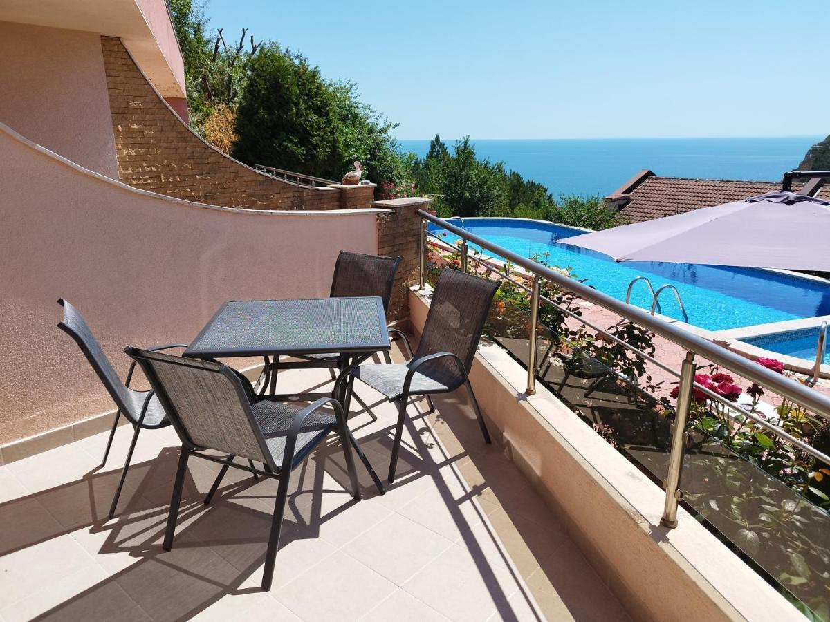 Green, Quiet And Beautiful 1 Apartment Kavarna Exterior photo