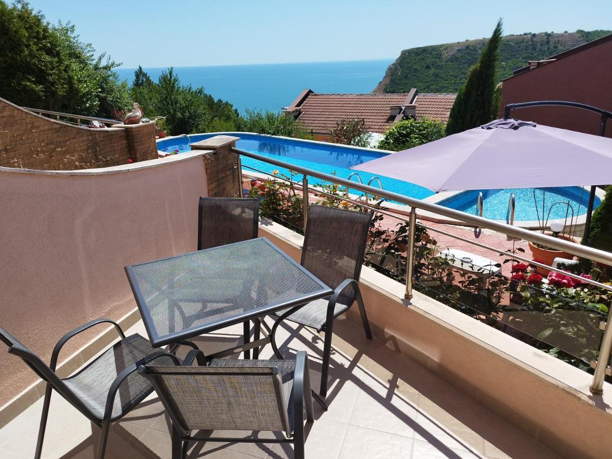 Green, Quiet And Beautiful 1 Apartment Kavarna Exterior photo