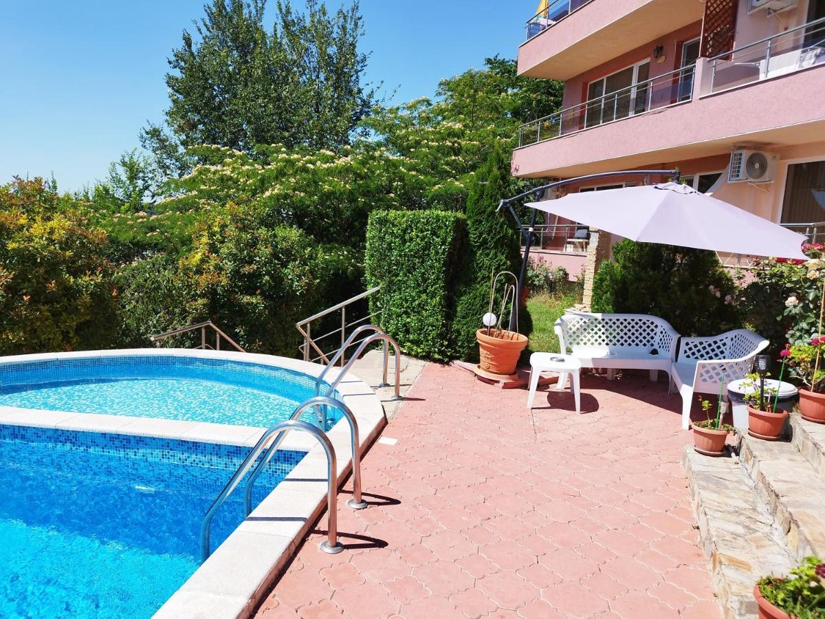 Green, Quiet And Beautiful 1 Apartment Kavarna Exterior photo